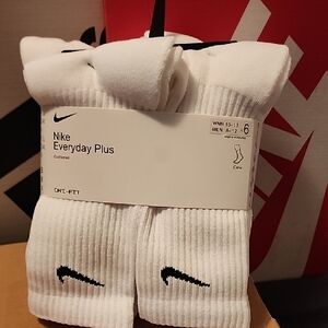 Nike Everyday Plus Cushioned White Crew Socks